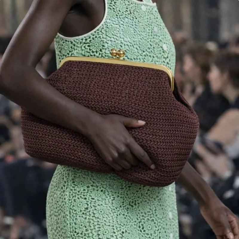 Woven Straw Oversized Frame Clutch – Elegant Vintage Kiss-Lock Shoulder Bag